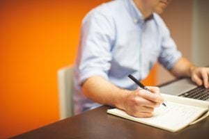 How to Pursue an Online Education While Continuing to Work 9 to 5
